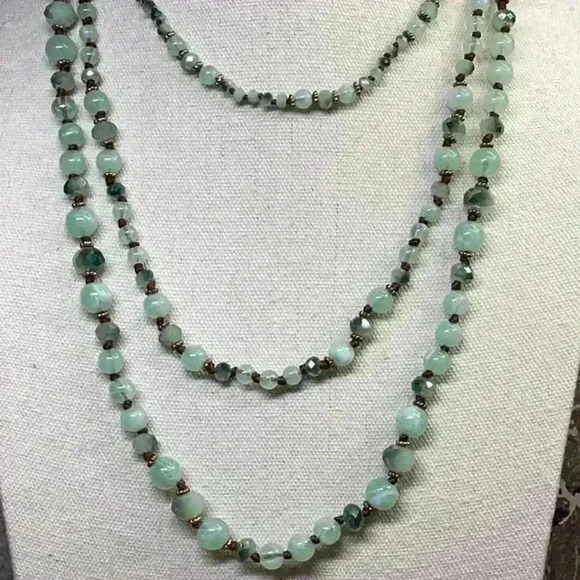 Green Beaded Necklace with AB Effect Vintage - Picture 3 of 4
